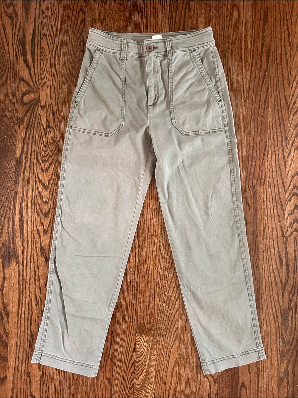 GAP Girlfriend Khaki in Light Olive